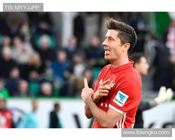 莱万多夫斯基足球明星壁纸精选展现球场魅力与激情的视觉盛宴