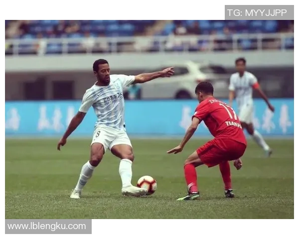 足球场上的闪电之星速度最快的足球明星精彩集锦回顾