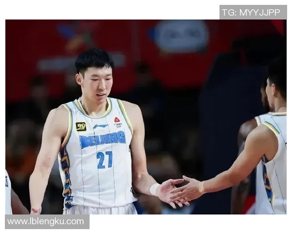 周琦重返赛场展现实力引发球迷热议未来发展值得期待