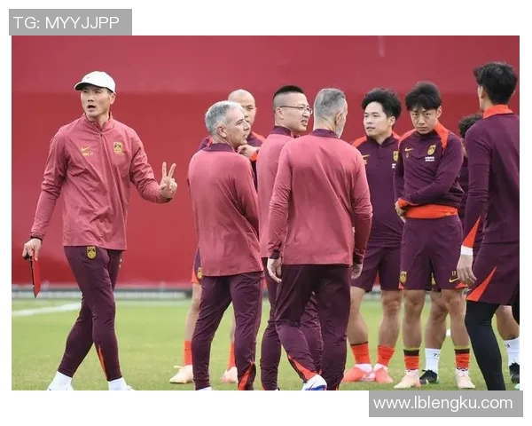 国足球员名单正式公布新一届国家队阵容引发球迷热议与期待